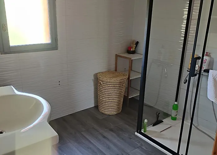 Chalet En Bois Dans La Foret